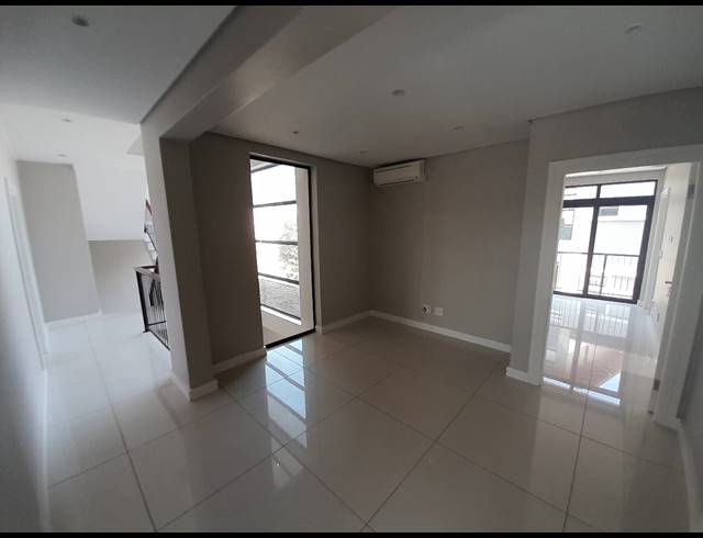 5 BEDROOM FREEHOLD TO LET IN IZINGA ESTATE